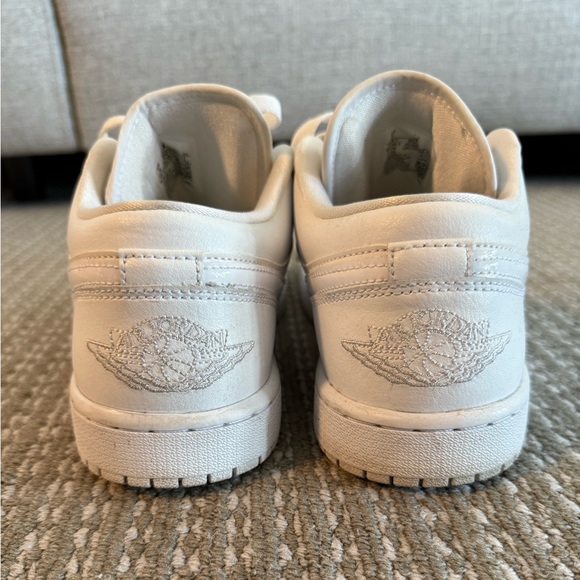 Woman’s Nike Air Jordan 1 Low Size 9 - Picture 4 of 6